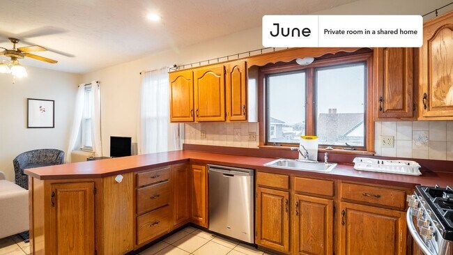 Foto del edificio - Room in Shared 3 bed/1 bath home in Somerville