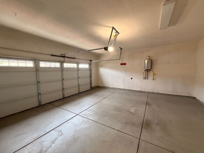Foto del edificio - 2457 Parkland Way