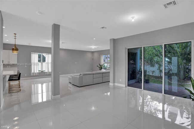 Foto del edificio - 5 br, 4.5 bath House - 7631 Cavalia Dr