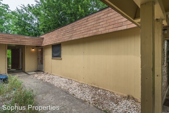Building Photo - 5829-5829 Sundance Ln