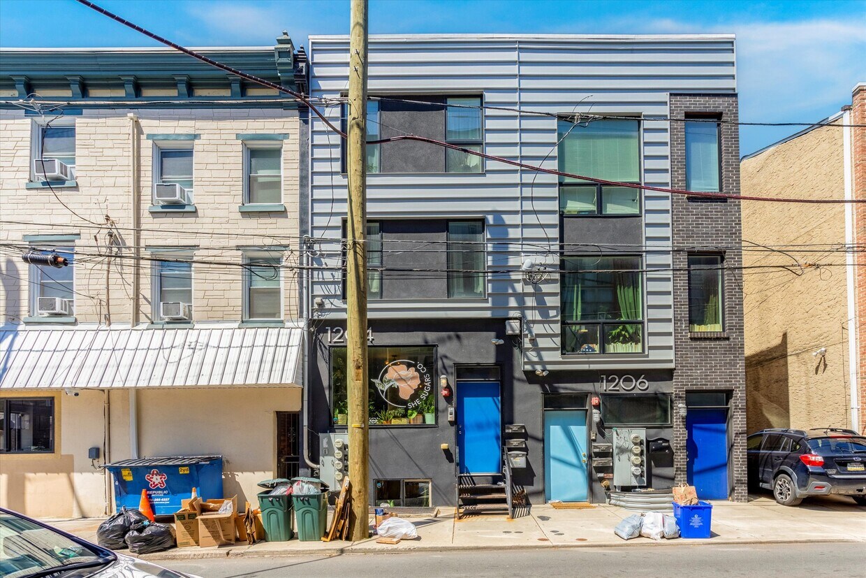 Primary Photo - 1204 E Palmer St