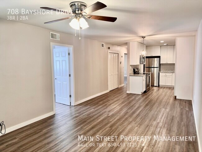 Foto del edificio - 708 Bayshore Dr