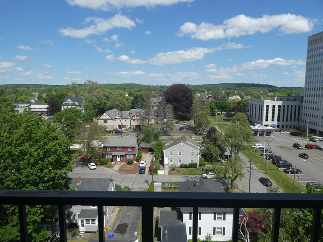 Foto del edificio - 55 River Rd