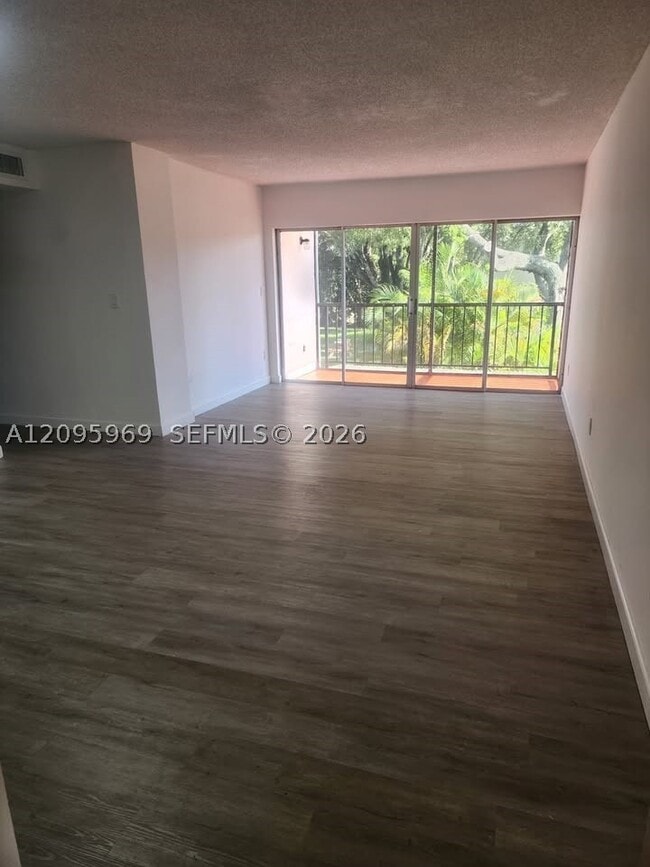 Building Photo - 8889 Fontainebleau Blvd