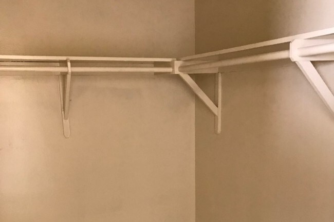 Vista trasera del edificio - 717 E Santa Fe Ave