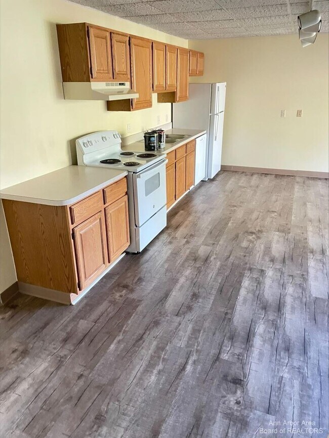 Foto del edificio - 116 W McKay St