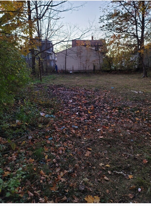 Foto del edificio - 14430 Maple Ave