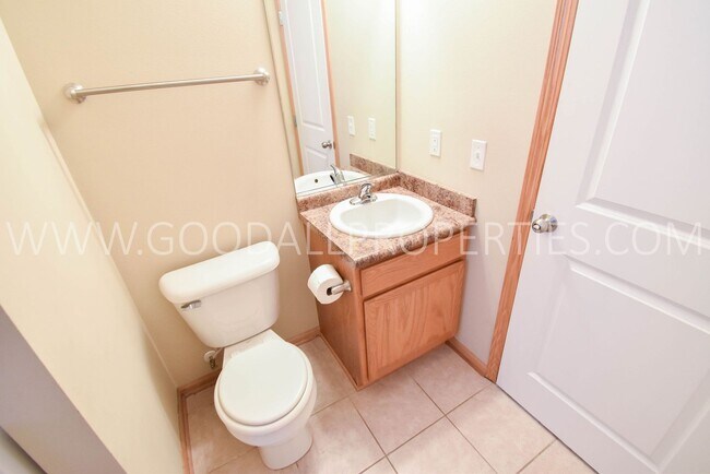 Foto del edificio - Spacious 3 Bedroom townhome with loft in Urbandale