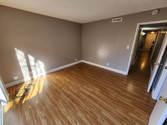 Building Photo - 2010 18th St