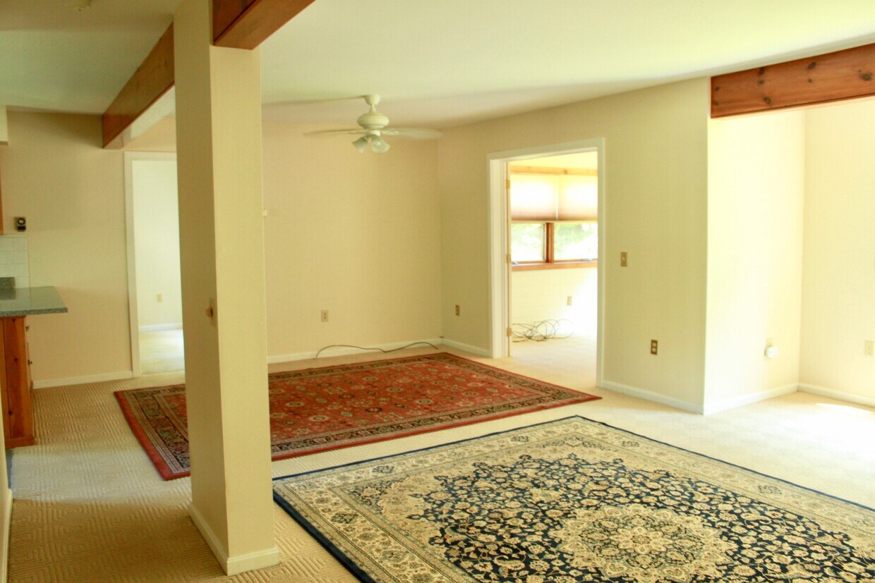 Primary Photo - 500 Acorn Ln