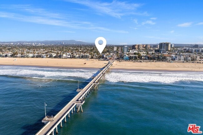 Building Photo - 3007 Ocean Front Walk