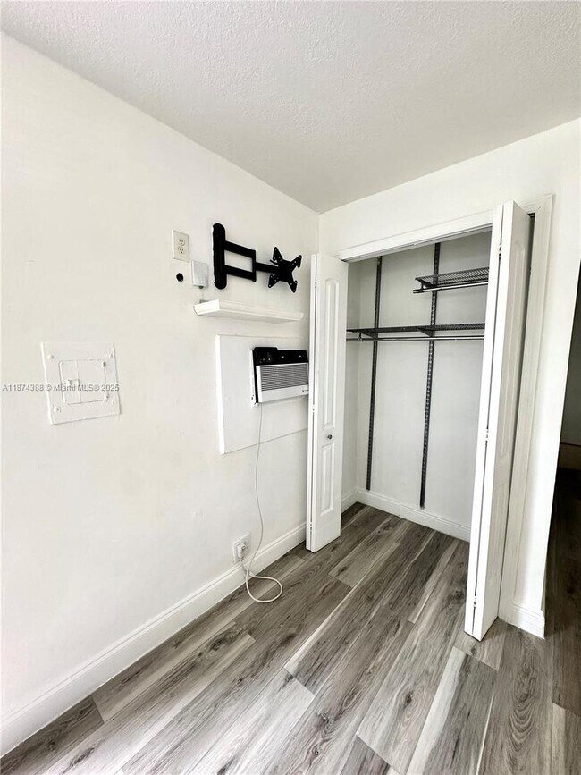 Foto del edificio - 815 83rd St