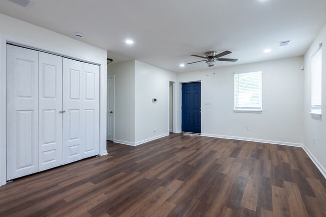 Building Photo - 450 Paines Ave NW