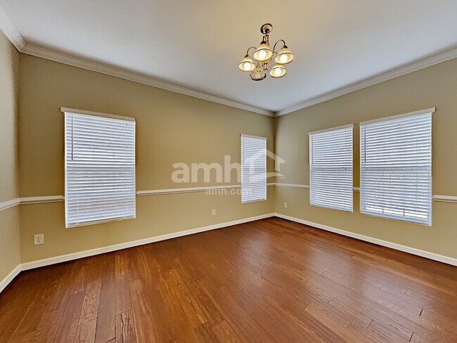 Foto del edificio - 1048 Oakhall Dr