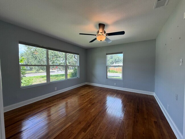 Foto del edificio - 2555 W Kings Hwy