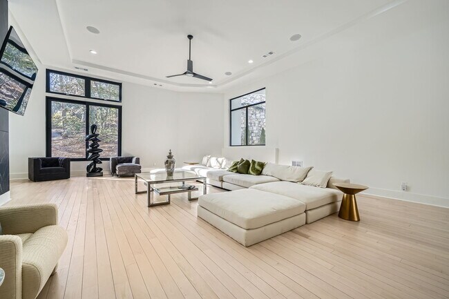 Foto del edificio - 600 Colebrook Ct NW