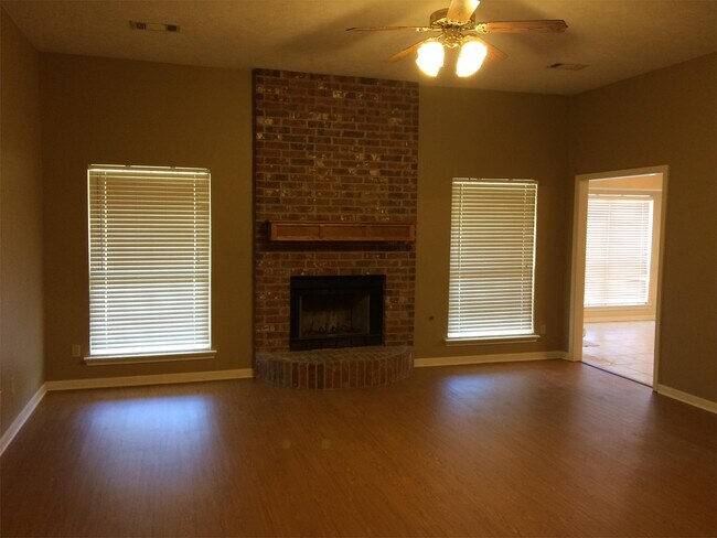 Building Photo - 4009 Hunter Creek Dr