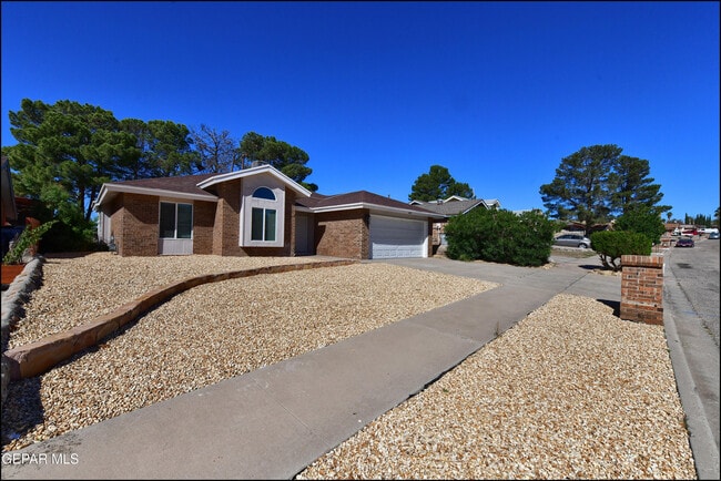 Building Photo - 609 Bristol Dr