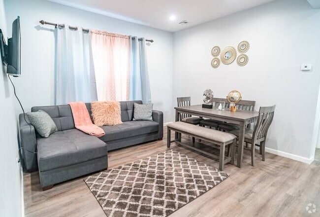 Building Photo - 135 Fabyan Pl