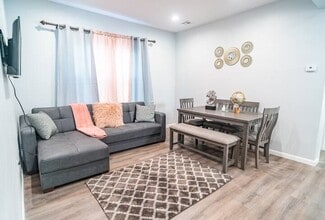 Building Photo - 135 Fabyan Pl