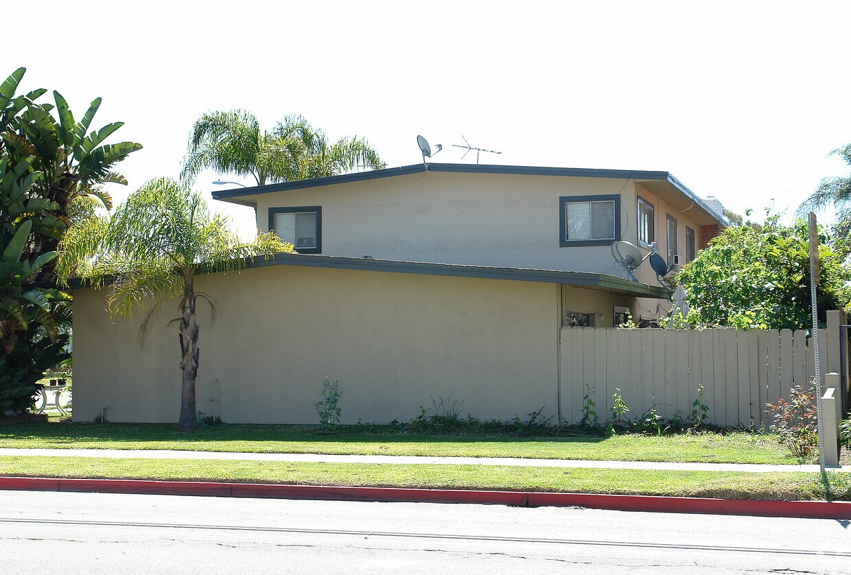 Foto del edificio - 1730 Santa Ana Ave