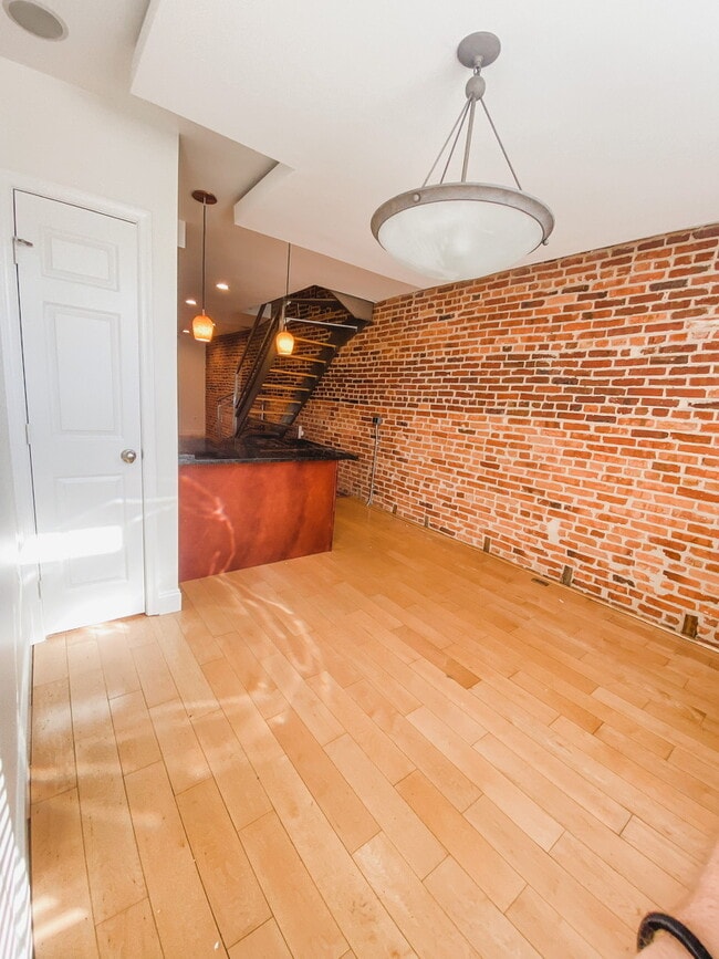 Building Photo - 1413 Anchor St