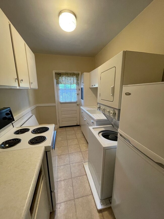 Building Photo - Adorable Cottage in The Hill Area!