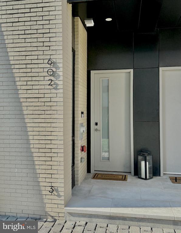 Building Photo - 602 N 5th St