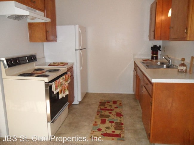 Building Photo - 501 Lansing Dr