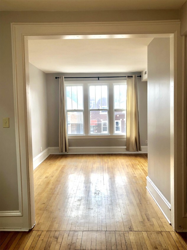 Foto principal - 1022 W 31st Pl