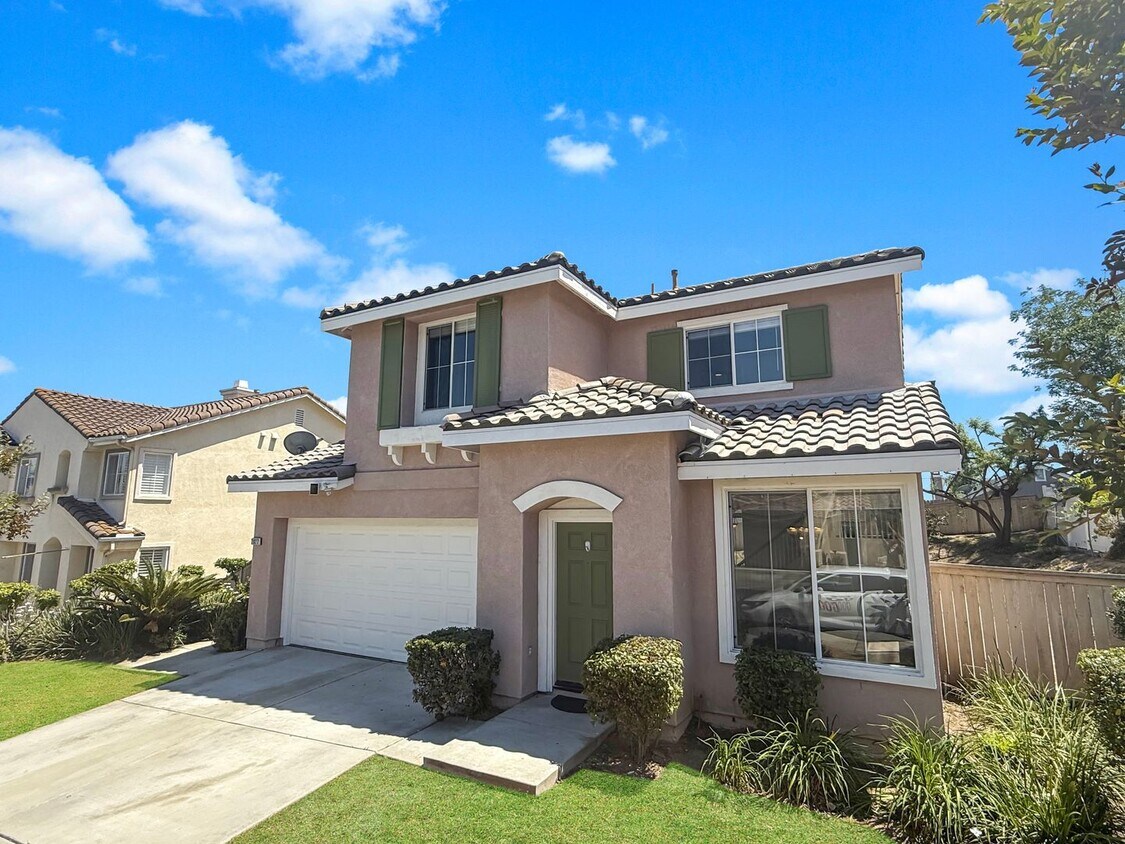 Primary Photo - Beautiful 4B/3BA home in Vista for Rent!