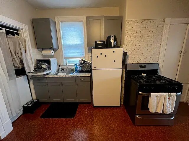 KITCHEN - 227 Maverick St