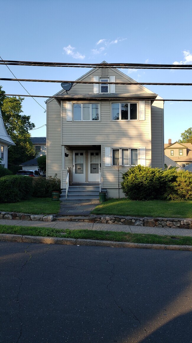 Frente de la casa - 676 Courtland Ave
