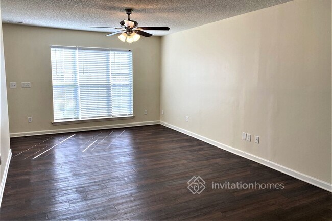 Foto del edificio - 5193 Poplar Glen Dr