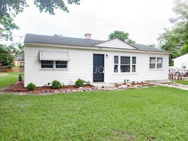 Building Photo - 1952 Williams Dr