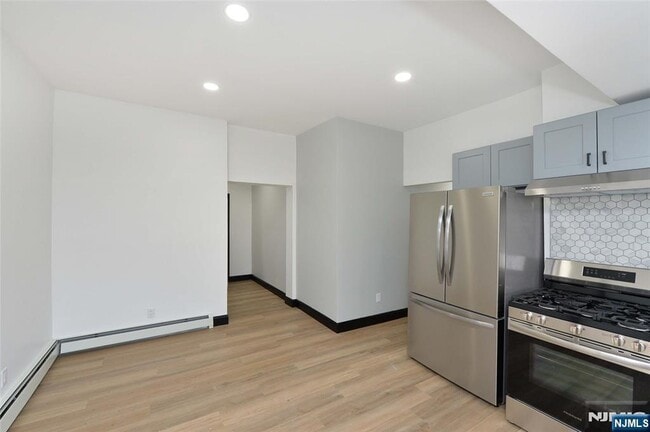 Foto del edificio - 73 Lafayette Ave