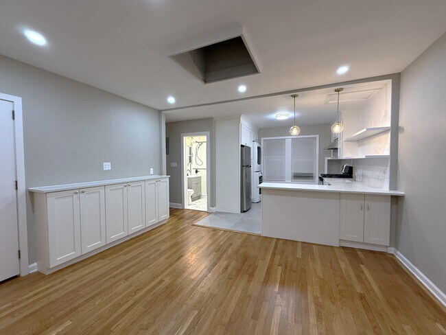 Foto del edificio - 100-03 Ascan Ave