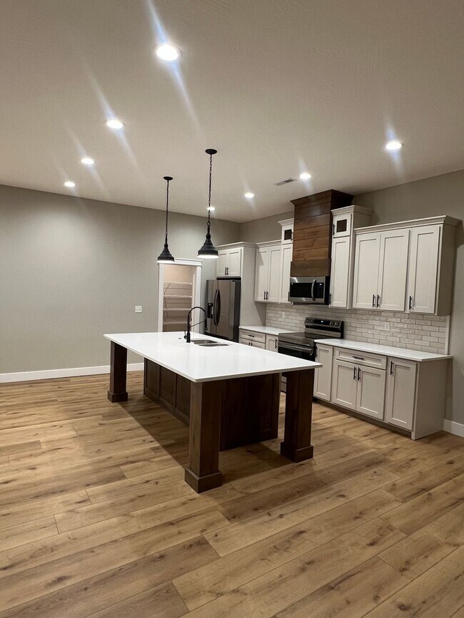 Foto del edificio - New Construction 3bd/2ba duplex