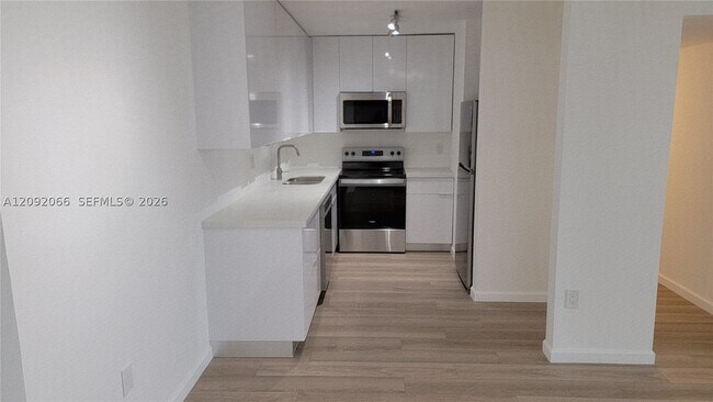 Foto del edificio - 8050 NW 8th St