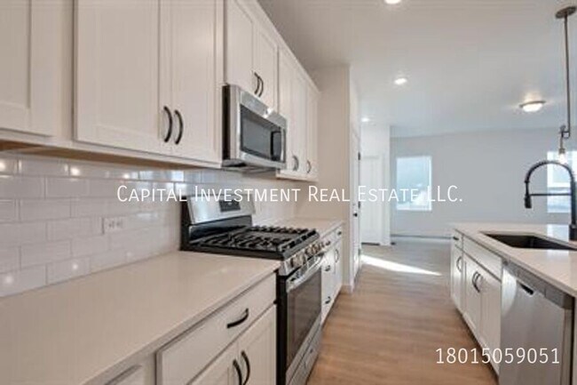 Building Photo - 4692 Camellia Ln