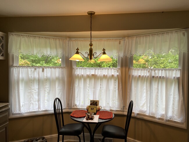 Breakfast nook - 3305 Colby Ln