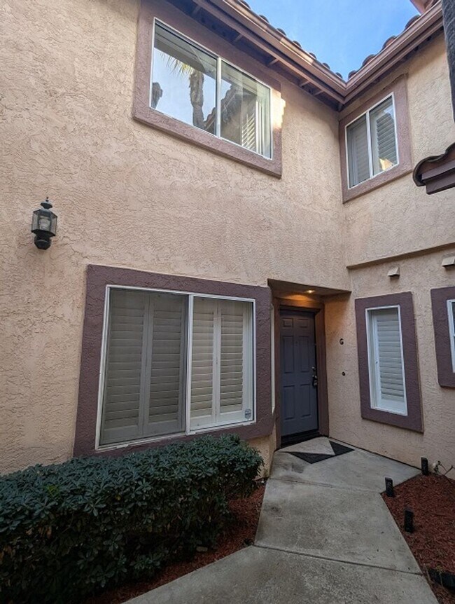 Foto del edificio - 2 Bed / 2.5 Bathroom Two Story Townhome at the Tristan complex in Rancho San Diego