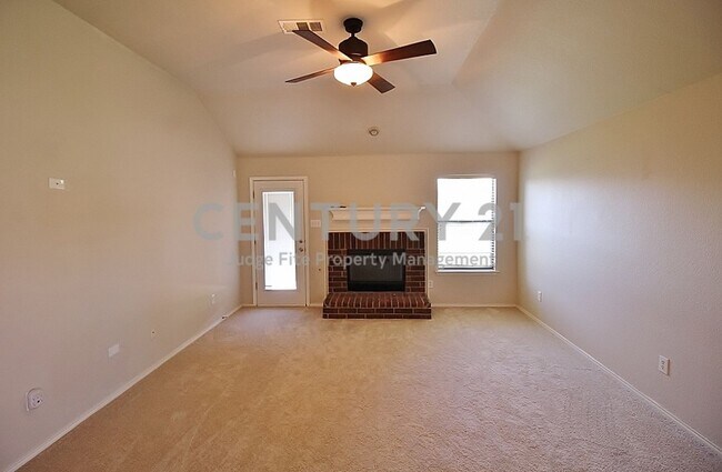 Building Photo - Adorable 3/2/2 in Mansfield ISD For Rent!