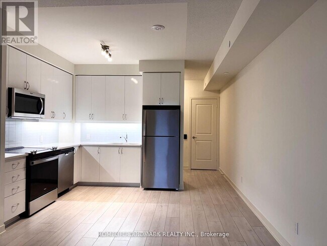 Photo du bâtiment - 4955 Yonge St