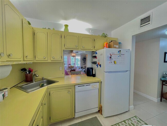 Foto del edificio - 6350 NW 62nd St