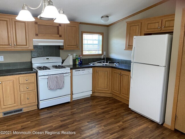 Building Photo - 1 Maple Tree Ct