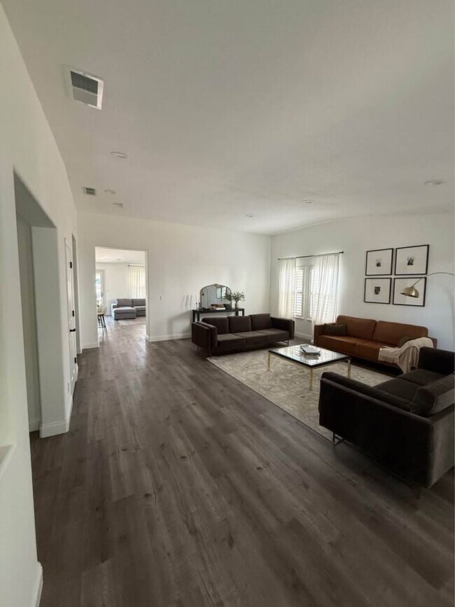 Foto del edificio - Beautiful Home for Rent – Mather, CA