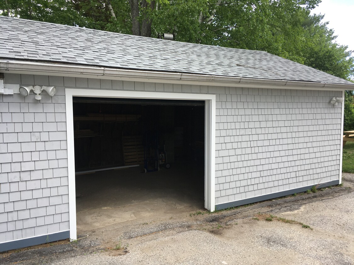 Garage from driveway - 299 High Street