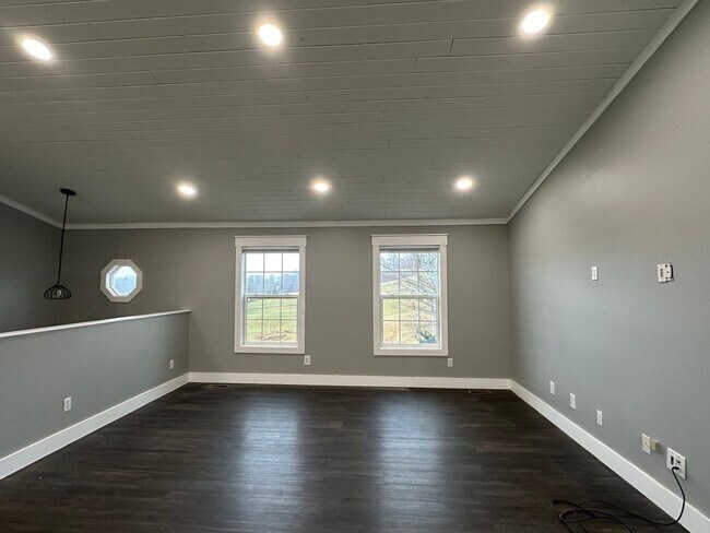 Foto del edificio - 4 Bedroom/3 Bathroom House in Piney Flats, TN