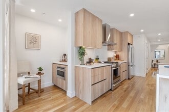 Building Photo - 1 Devine Wy